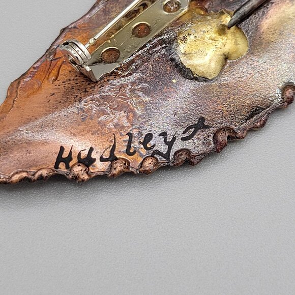 Hammered Copper Leaf Brooch Pin Hand Made Artist Signed Gold Tone L 3.5" - Picture 6 of 8